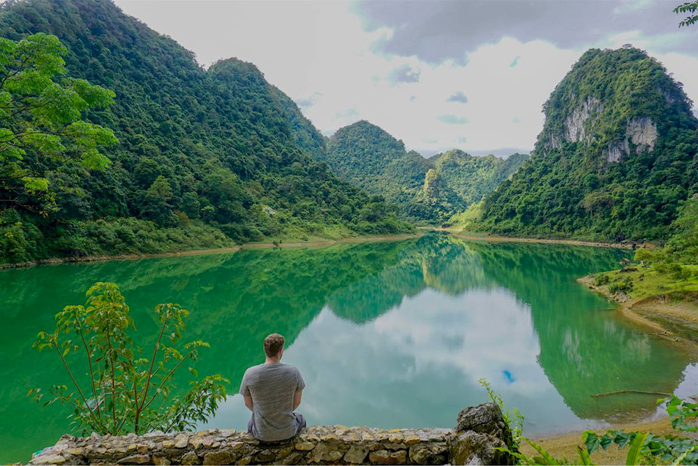 Explore winding paths around Thang Hen Lake and immerse yourself in the tranquil beauty of Cao Bang’s highlands